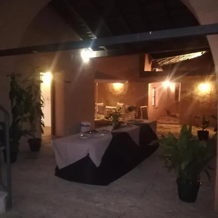 Turístico La Almazara Hostal