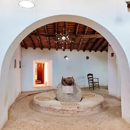 Turistico La Almazara * 빌라프란카 데 로스 바로스